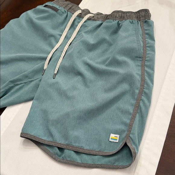 Vuori Men's Banks Shorts Sea Green Athletic Shorts medium - Picture 8 of 8